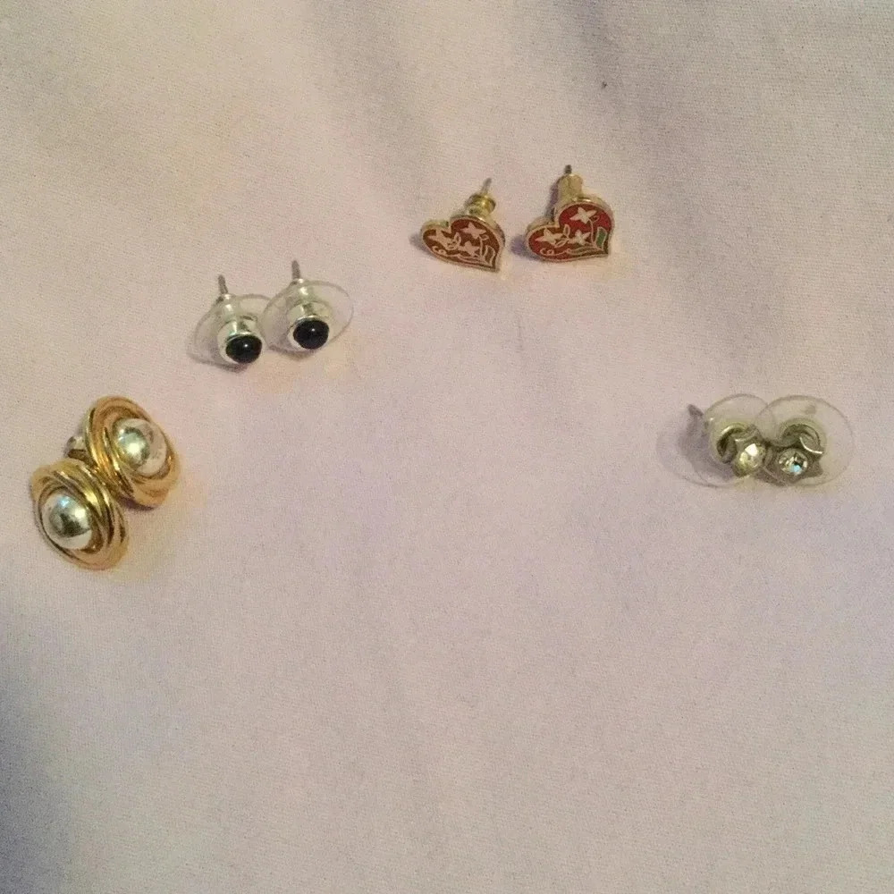 Set of 4 pairs of earrings